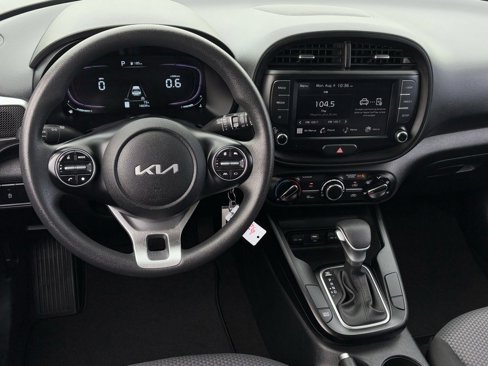 Used 2023 Kia Soul LX image 13