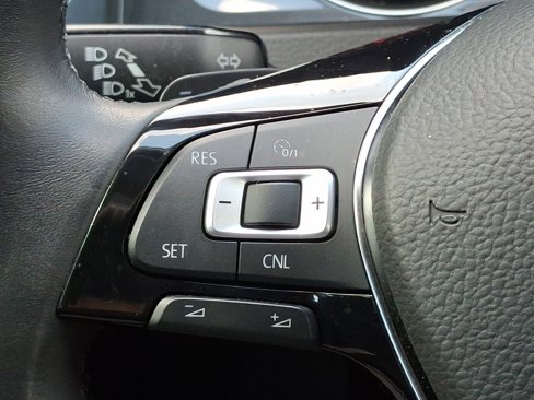 Used 2018 Volkswagen Golf SE image 22