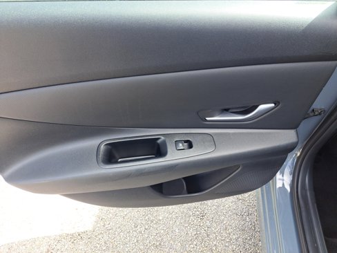 Used 2022 Hyundai Elantra Limited image 6