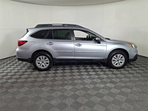 Used 2016 Subaru Outback 2.5i Premium image 11