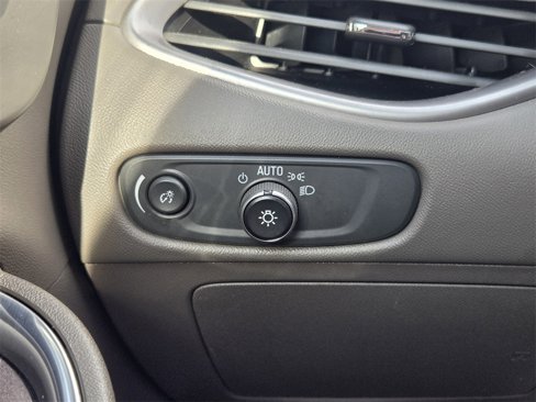 Used 2022 Chevrolet Malibu LT image 17