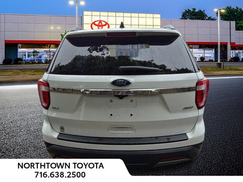 Used 2019 Ford Explorer XLT image 9