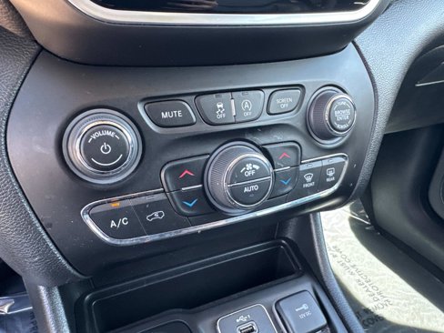 Certified 2022 Jeep Cherokee Limited image 24