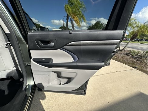 Used 2018 Toyota Highlander Limited image 29