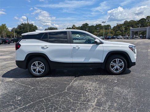 Certified 2024 GMC Terrain SLE image 3