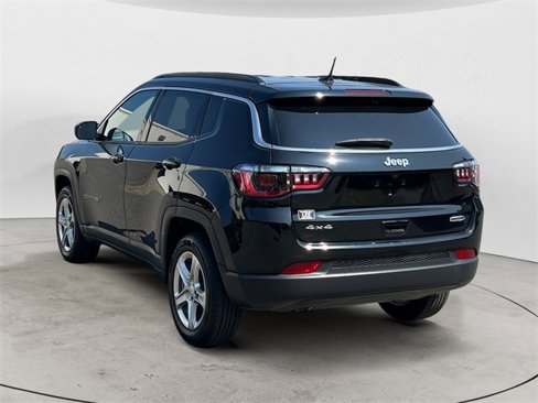 Used 2024 Jeep Compass Latitude image 3