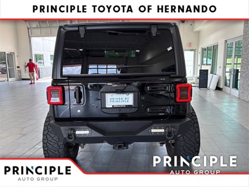 Used 2018 Jeep Wrangler Sport image 6