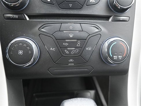 Used 2015 Ford Fusion SE w/ Equipment Group 201A image 9