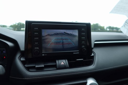 Used 2020 Toyota RAV4 LE image 15