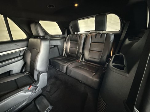 Used 2018 Ford Explorer XLT w/ Equipment Group 202A image 25