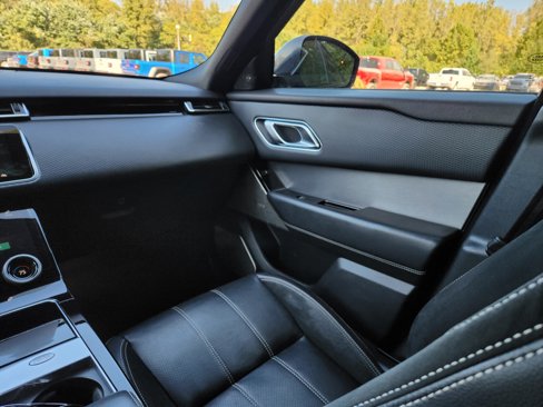 Used 2018 Land Rover Range Rover Velar R-Dynamic SE image 21