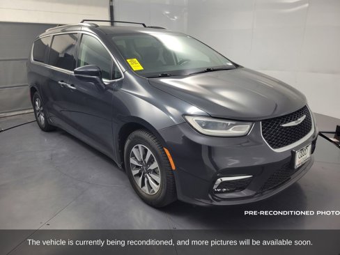 Used 2021 Chrysler Pacifica Touring-L image 2
