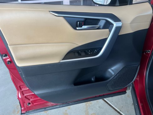 Used 2021 Toyota RAV4 XLE image 13