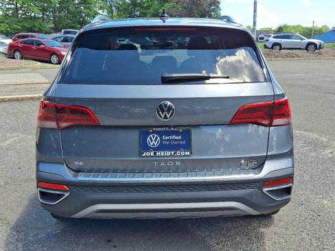Certified 2022 Volkswagen Taos SE w/ Panoramic Sunroof Package image 9
