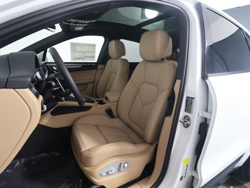 New 2025 Porsche Macan image 5