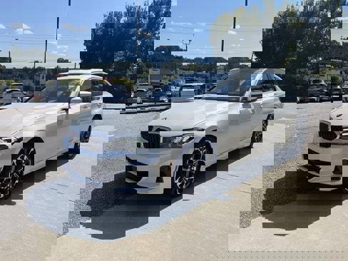 Certified 2025 BMW 330i Sedan image 4