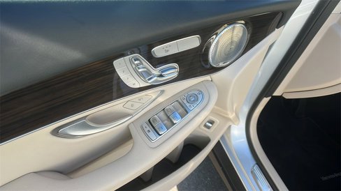 Used 2020 Mercedes-Benz GLC 300 image 13