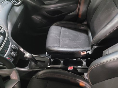 Used 2020 Chevrolet Trax LT w/ LT Convenience Package image 26