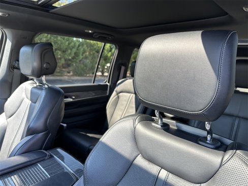 Used 2022 Jeep Wagoneer Series III w/ Premium Group I image 17