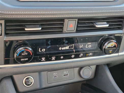 Used 2023 Nissan Rogue SV image 28
