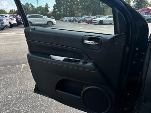 Used 2015 Jeep Compass High Altitude image 24