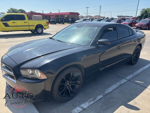 Used 2014 Dodge Charger SXT image 2