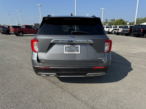 Used 2022 Ford Explorer XLT w/ Equipment Group 202A image 4