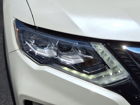 Used 2018 Nissan Rogue SL w/ Premium Package image 9