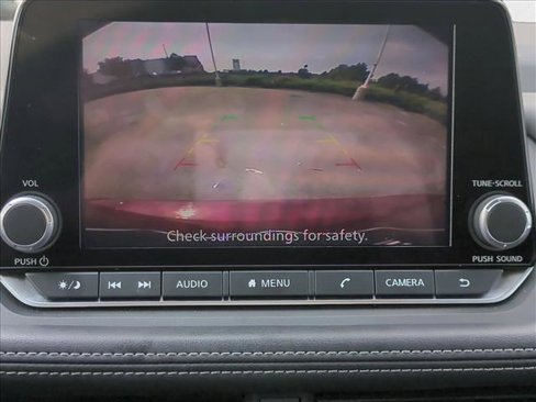 Used 2024 Nissan Rogue SV image 17