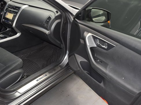 Used 2015 Nissan Altima 2.5 SV w/ Convenience Package image 19