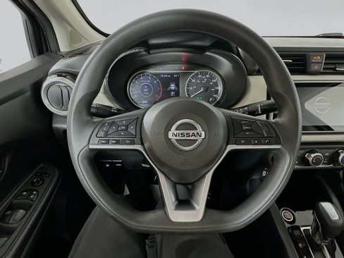 Used 2021 Nissan Versa SV image 11