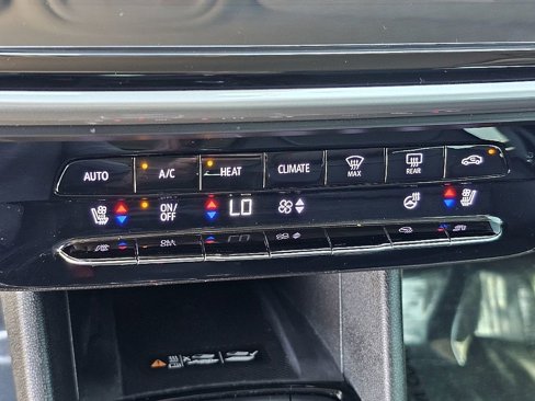 Used 2023 Chevrolet Bolt EUV Premier w/ Redline Edition image 28