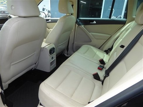 Used 2015 Volkswagen Tiguan SE image 17
