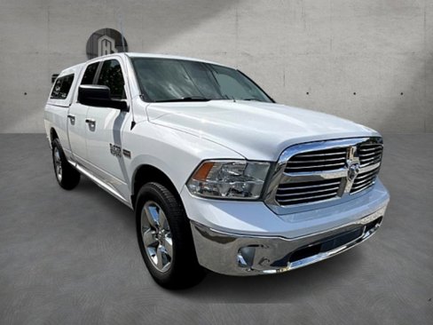 Used 2015 RAM 1500 SLT image 4