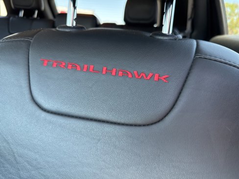 Used 2015 Jeep Cherokee Trailhawk w/ Comfort/Convenience Group image 8