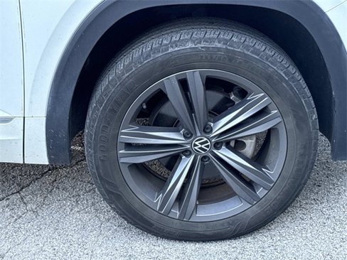 Used 2021 Volkswagen Atlas Cross Sport SE w/ Panoramic Sunroof Package image 9