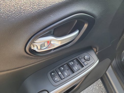 Used 2022 Jeep Cherokee Latitude Lux image 16
