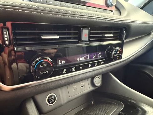 Used 2021 Nissan Rogue SV image 43