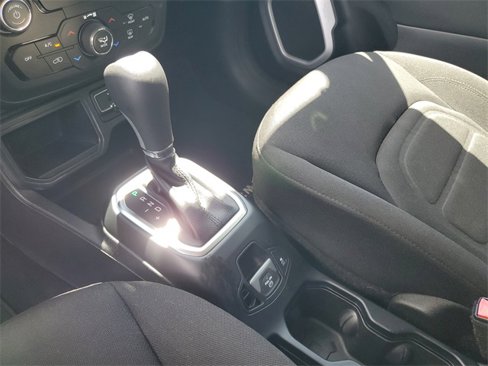 Used 2018 Jeep Renegade Latitude image 26