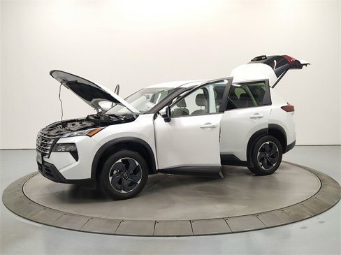 Used 2024 Nissan Rogue SV image 11