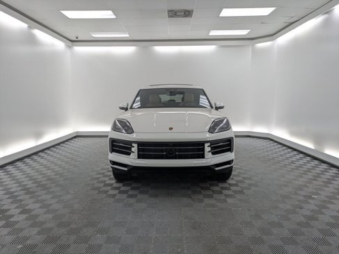 Used 2025 Porsche Cayenne image 6