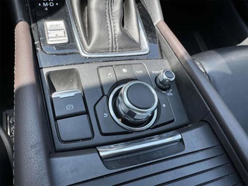 Used 2018 MAZDA MAZDA3 Touring image 26