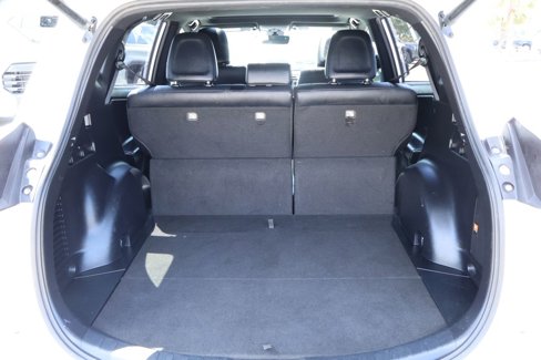 Used 2018 Toyota RAV4 SE image 25