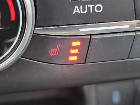 Used 2020 Ford Escape Titanium image 9