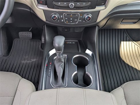 Used 2023 Chevrolet Traverse LT image 18