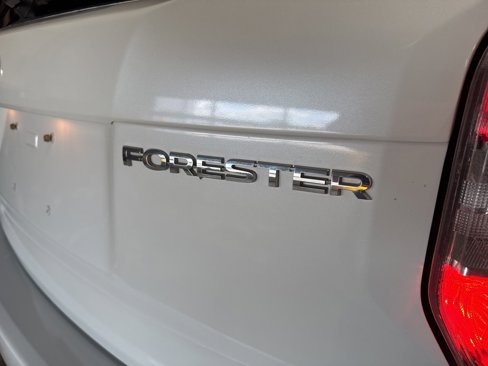 Used 2015 Subaru Forester 2.5i Limited image 10