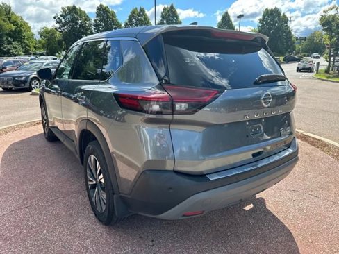 Used 2021 Nissan Rogue SV image 3