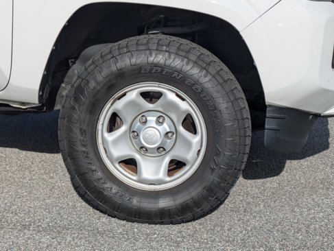 Used 2018 Toyota Tacoma SR w/ SR Convenience Package image 9
