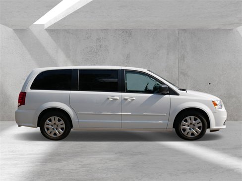 Used 2016 Dodge Grand Caravan SE w/ Quick Order Package 29E SE image 2