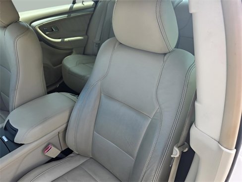 Used 2015 Ford Taurus SEL w/ Equipment Group 201A image 14